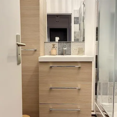 Le Julia - Neuf - Gare Et Garage Lejlighed *